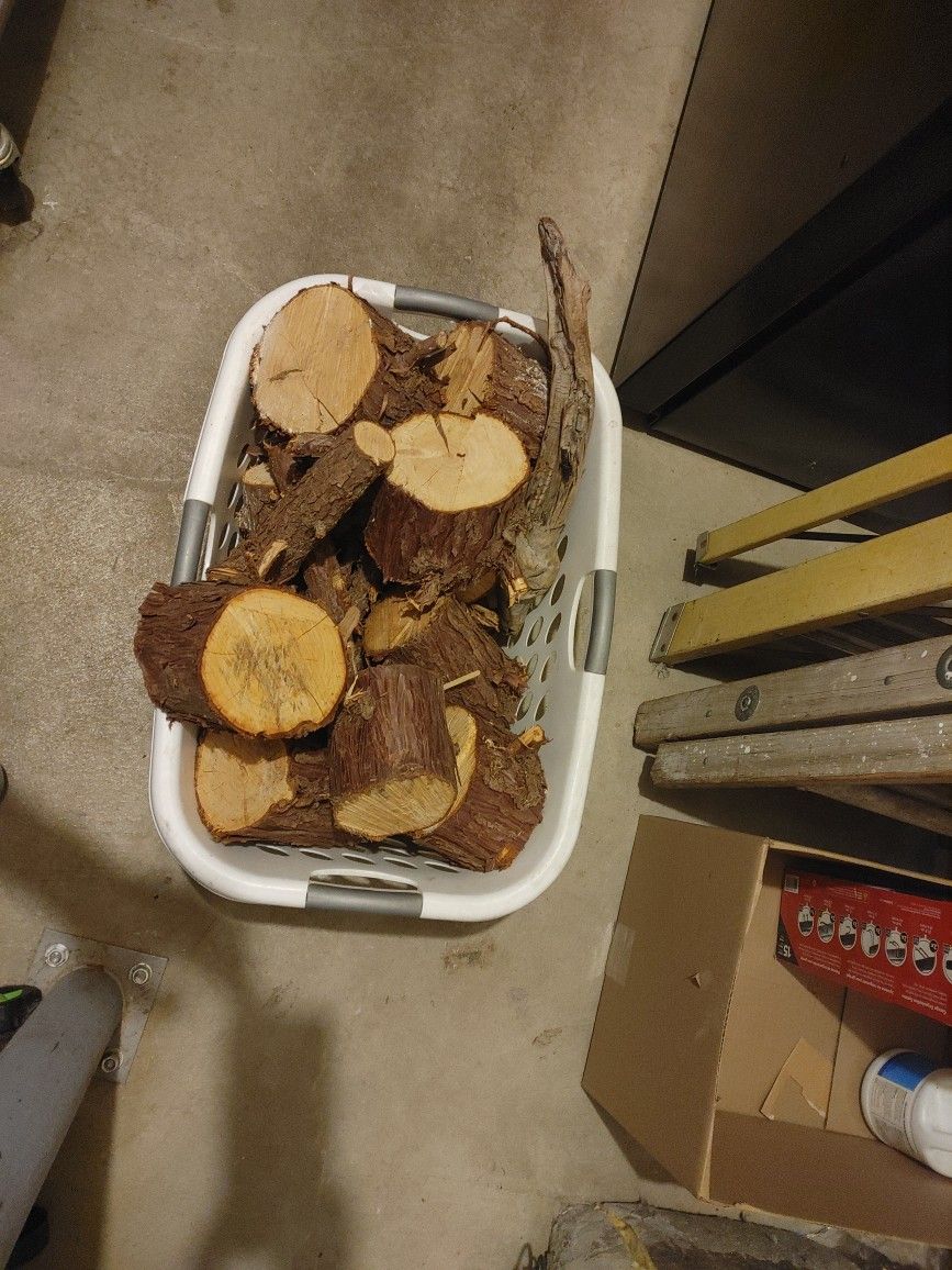 Small basket of wood