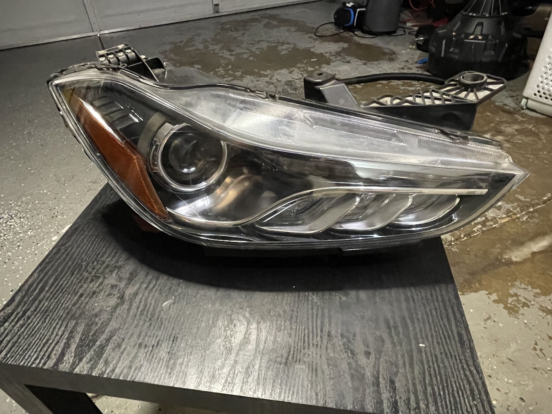 2015 Maserati Ghibli Headlight