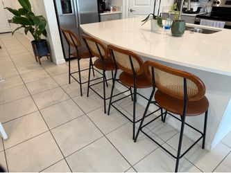 Stylish kitchen bar chairs