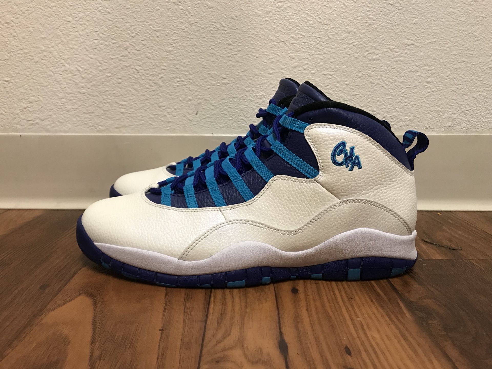 SHIPS FROM SAN DIGEO 2-3 DAY USPS JORDAN 10 Charlotte Hornets Sz 12