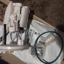 2010 Ford Fusion Fuel Pump And ABS Brakes Sensor 
