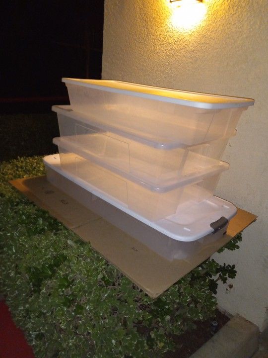 4 Plastic Containers