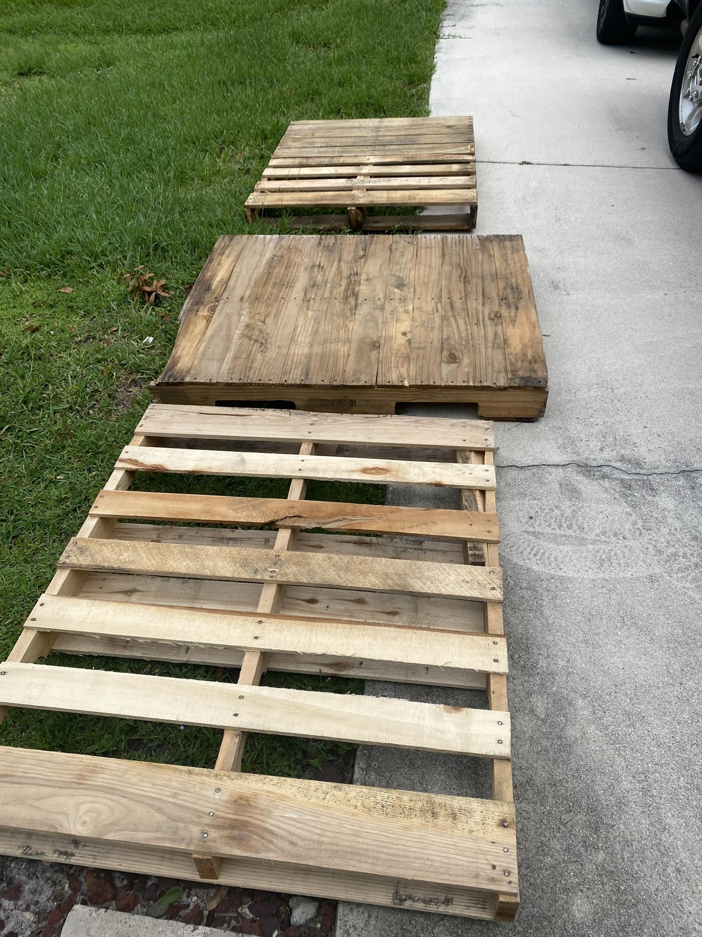 5 Used Pallets 