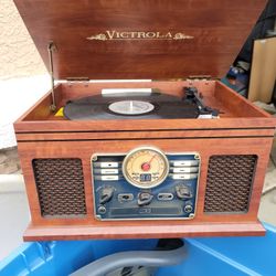 VINTAGE RECORD PLAYER