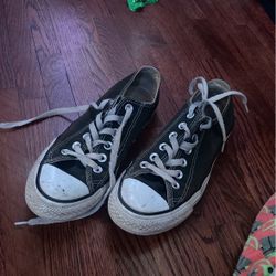 black and white low top converse 