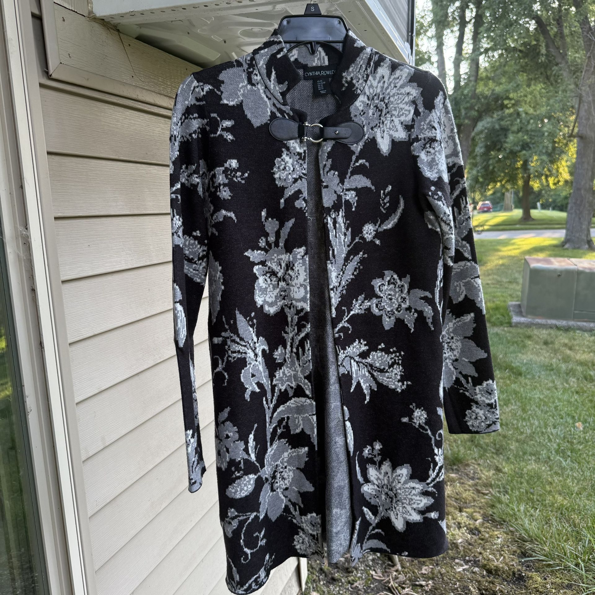 CYNTHIA ROWLEY Floral Clasp Long Sleeve Open Front Sweater Jacket XS