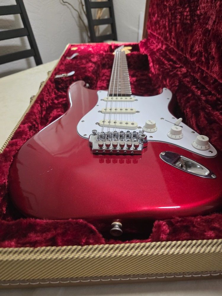 1985 Fender Made in Japan (MIJ) Stratocaster in Candy Apple Red E SERIES WITH ORIGINAL FENDER CASE!