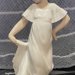 NAO by Lladro “How Pretty” figurine 1989