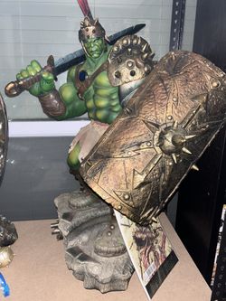 Sideshow / Xionart Statues