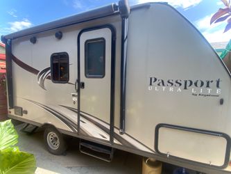 2016 Keystone Passport Ultra Lite Express 151ML – Lightweight, Easy Tow, Murphy Bed!