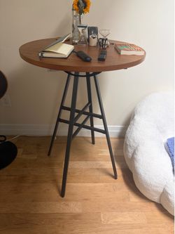 Finley 42-Inch High Pub Table