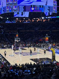 2 laker Tix Tn Vs Kings (Row 1, Sec 209)