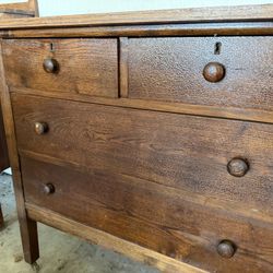 Antique Northern Furniture Co chest of drawers