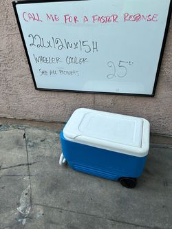 Igloo Wheeled Cooler Blue and White