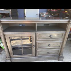 Tv Stand/ console table with 3 drawers