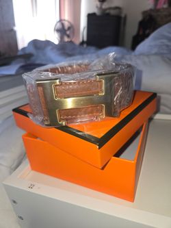Couple belts left