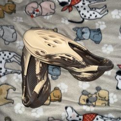 Yeezy Foam RNNRS - Cream Clay - Sz 11 - Brand New