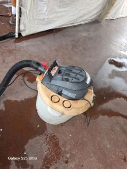 Shop vacuum