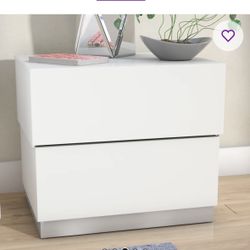 2 Night Stands With 2 Drawer