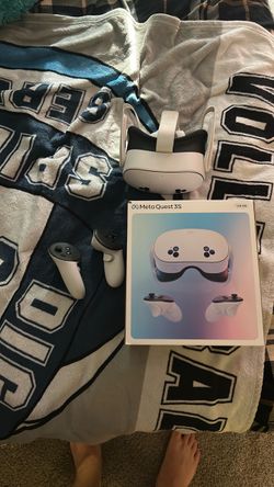 Meta Quest 3S 128GB VR Headset with Controllers