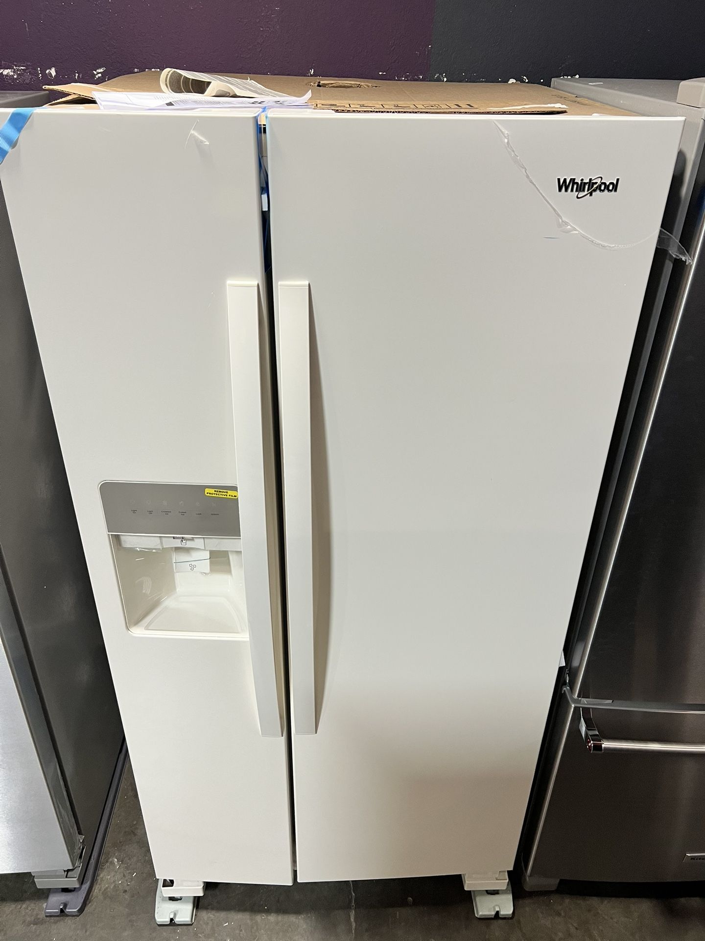 Whirlpool 21 cu. ft. Side by Side Refrigerator in White