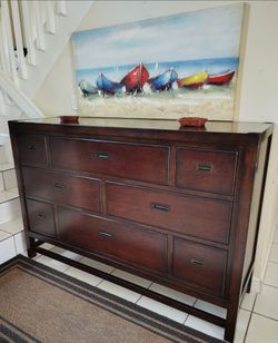 THOMASVILLE SOLID WOOD DRESSER DEEP DRAWERS DELIVERY AVAILABLE