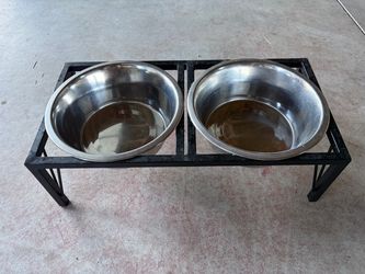 Pet feeding Station
