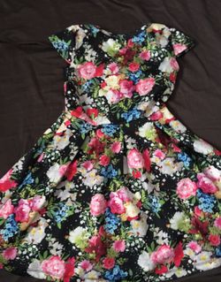 Girls pretty black dress with floral design *like new* size 7/8