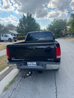 GMC Sierra SLE Pickup Truck