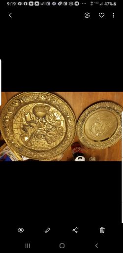 WALL'S VINTAGE DECORATION GOLDEN