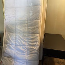 Very comfortable mattress with box spring, deluxe mattress pad cover, 2 fitted sheets & 2 top sheets. Mattress has a zippered cover in addition to the