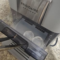 Frigidaire Ice Ball Maker