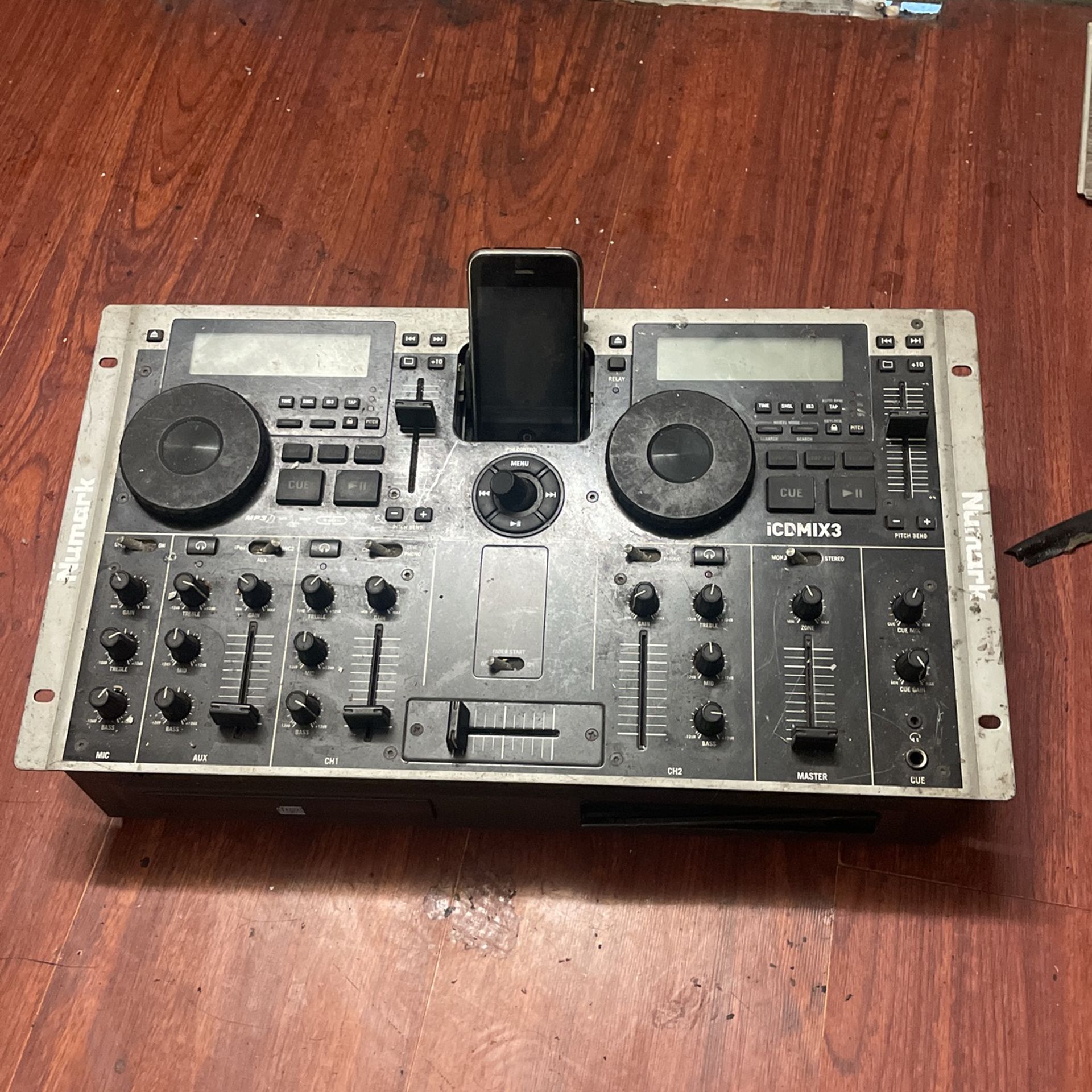 Numark dj mixer With iPod
