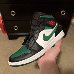 Jordan 1 Mid Pine Green 