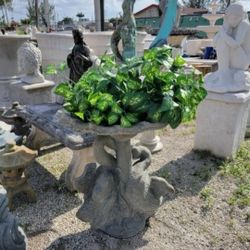 Concrete Swan Birdbath / Cement Backyard Garden Outdoor Birdbath or Planter Pot