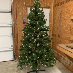 Pre-lit Artificial Christmas Tree