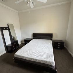 Bedroom Set – Good Condition 🛏️