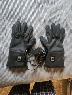 Heated gloves