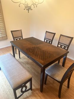 Dining Room Table/Set