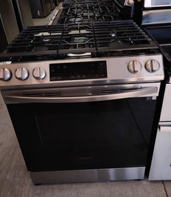Stainless gas slide-in five burners everything works with warranty