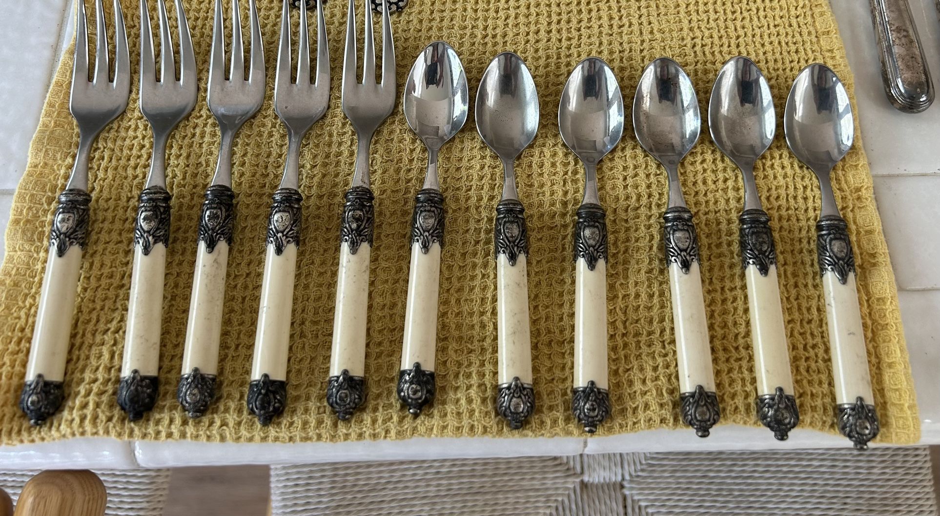 Vintage Ornate Fork & Spoon Set (11 pcs) – Antique Cream & Silver Ha