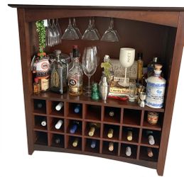 Wooden Bar / Bar