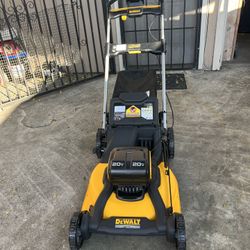 DEWALT 2x20V MAX 21 in. Cordless Battery Powered Push Lawn Mower tool only
