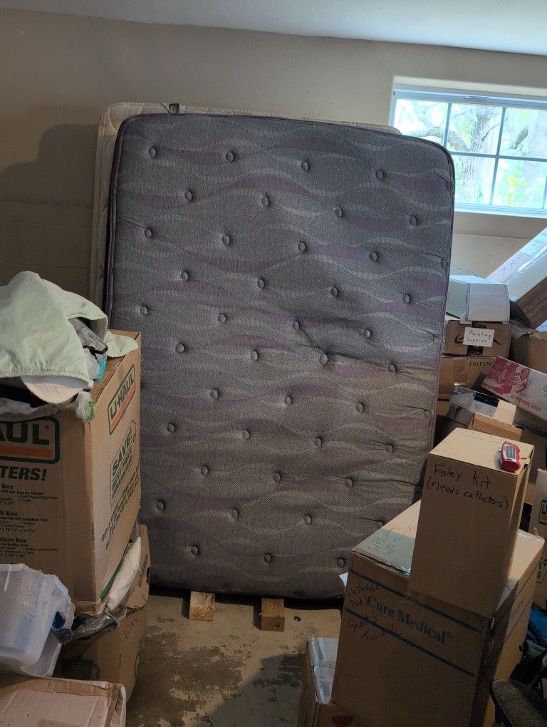 Full/Double Mattress & Box Springs