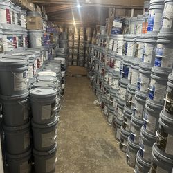 Tengo mas pinturas y caulking  I have more paint and caulking  Interior and exterior 