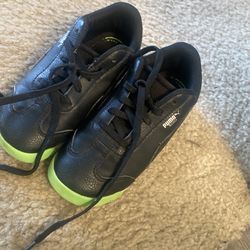 Size 10 Pumas