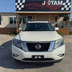 2016 Nissan pathfinder White