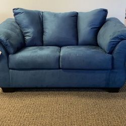 🚀 Same Day Delivery 🚀 Darcy Blue Loveseat $449.00