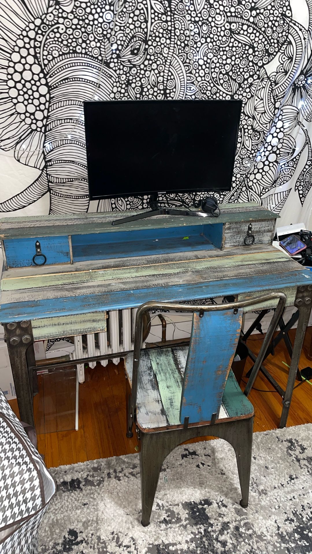Desk +chair
