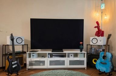 Samsung 77” S90F OLED 4K Smart TV (2025) – Excellent Condition